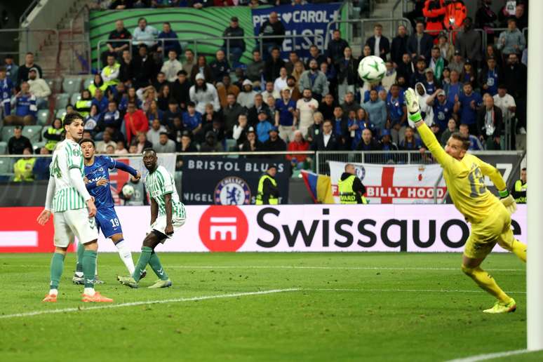 Sancho marcando o terceiro dos Blues 