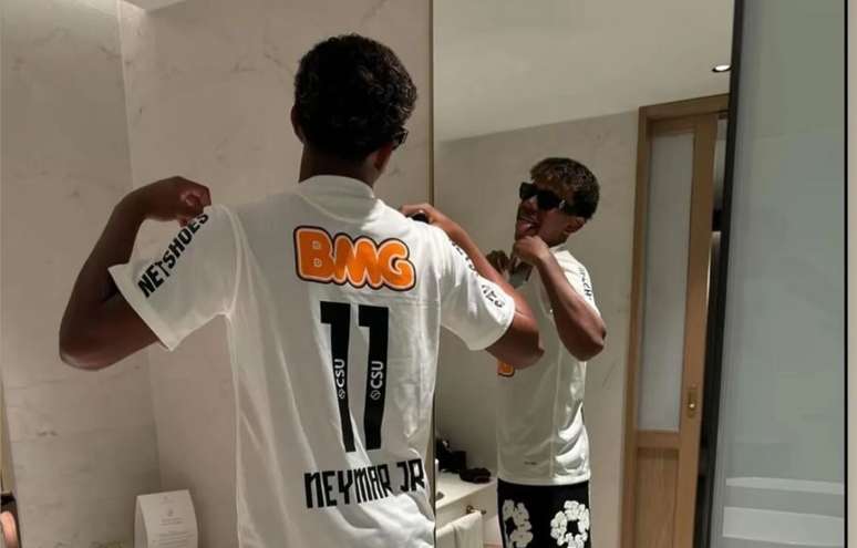 Yamal com camisa de Neymar –