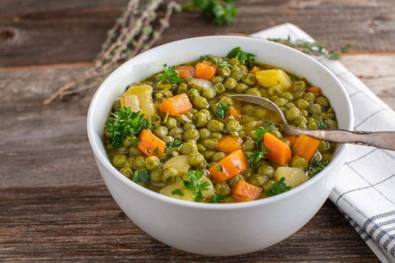 Sopa de ervilha com legumes 