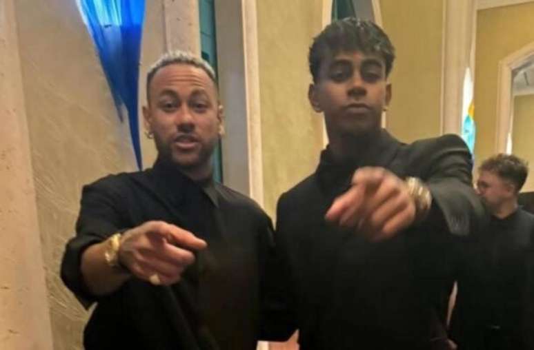 Yamal com camisa de Neymar –
