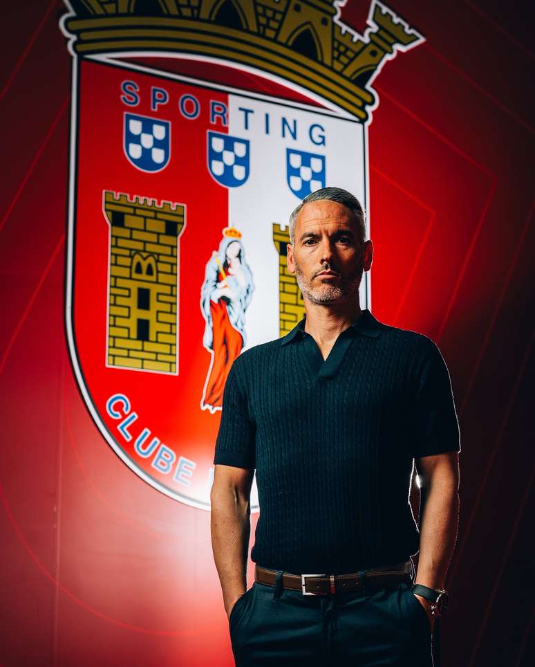 Carlos Vicens sendo apresentado no Braga 