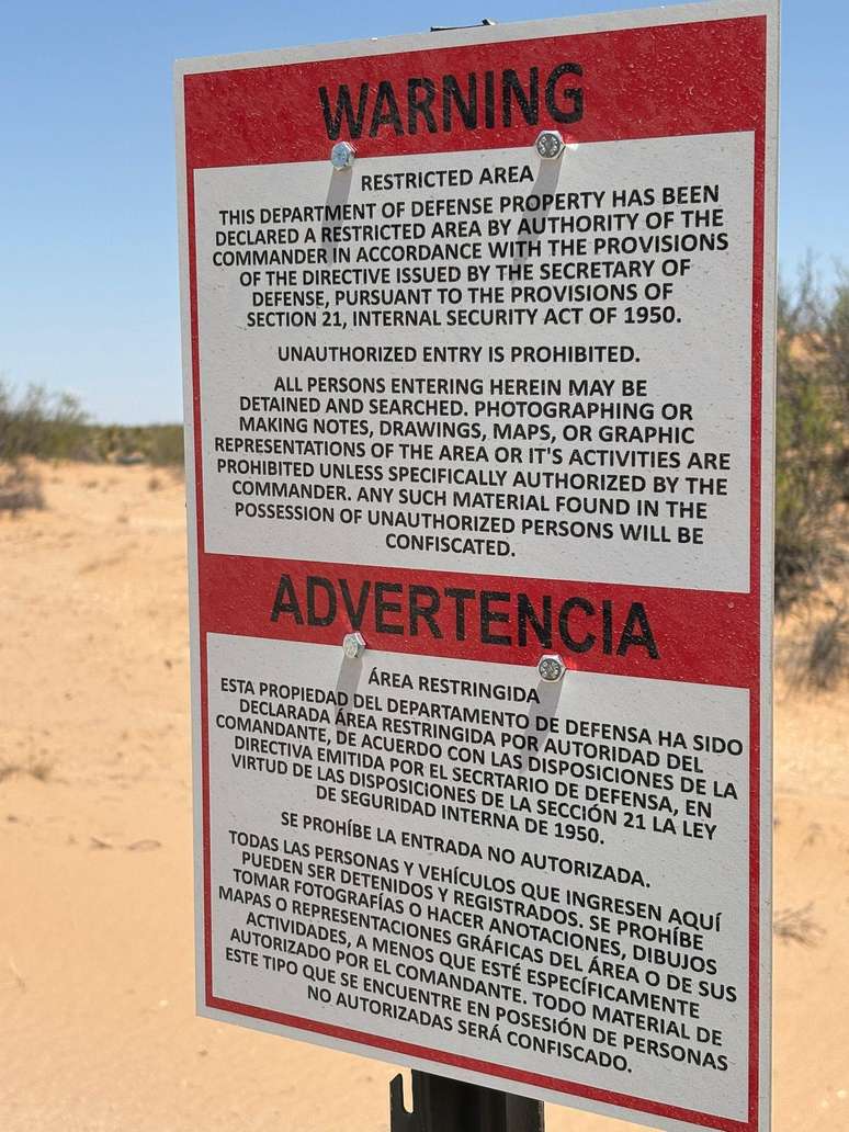 Um dos 1,7 mil cartazes que foram colocados nas novas &Aacute;reas de Defesa Nacional