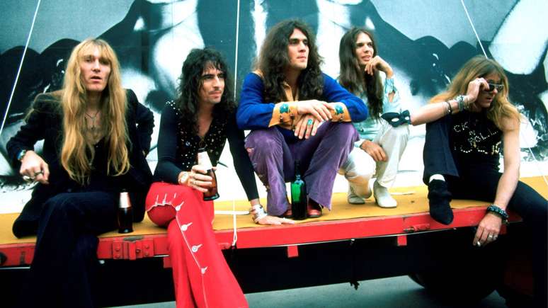 Alice Cooper Band em 1972 (E-D): Glen Buxton, Alice Cooper, Michael Bruce, Dennis Dunaway e Neal Smith -