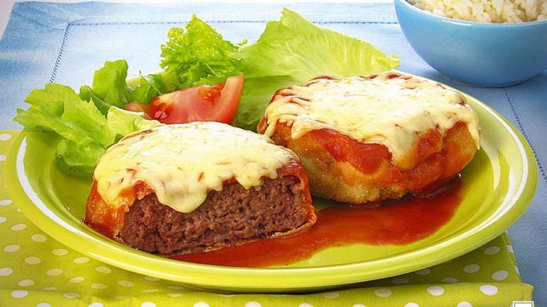 Hamb&uacute;rguer caseiro &agrave; parmegiana &ndash; Foto: Emp&oacute;rio Fotogr&aacute;fico