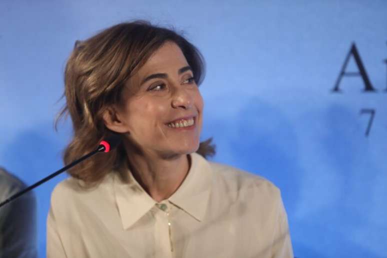 Primeiro filme de Fernanda Torres após 'Ainda Estou Aqui' será uma comédia dirigida por Andrucha Waddington, marido da atriz.