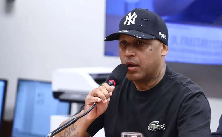 Junior Freitas, do Breque Nacional, teve a ideia da faixa de contrapropaganda, mandou fazer no mesmo dia e instalou na zona leste.