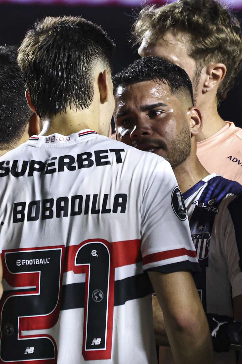   Áitíonn Miguel Navarro, ar ais Venezuelan, ó Talleres, le Paaguaio Damián Bobadilla Bodabilla, ó São Paulo