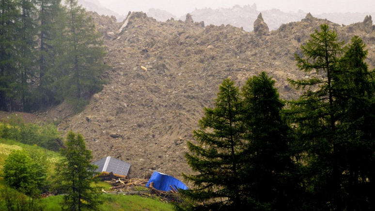 O vilarejo ficou soterrado pelo deslizamento de terra ap&oacute;s o derretimento da geleira