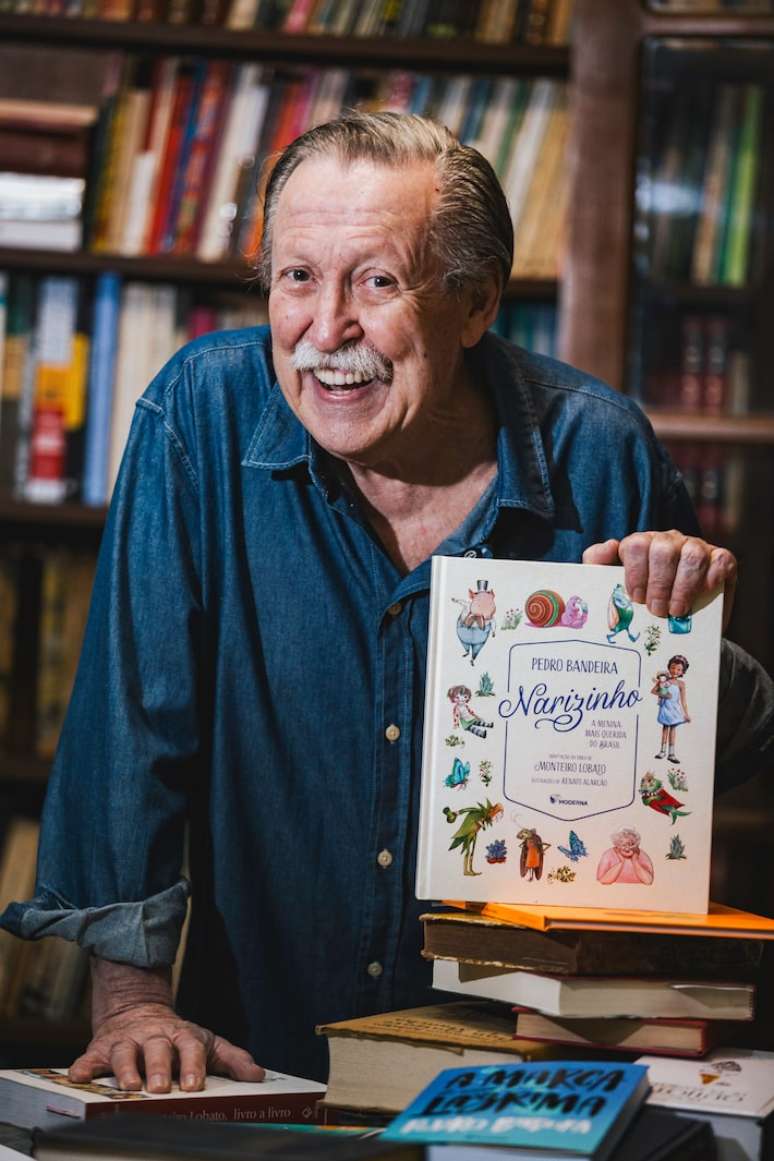 Pedro Bandeira mostra sua biblioteca pessoal