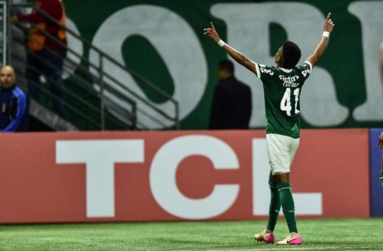 Divulgação/Conmebol - Legenda: Estêvão marcou o gol que abriu a goleada alviverde / Jogada10