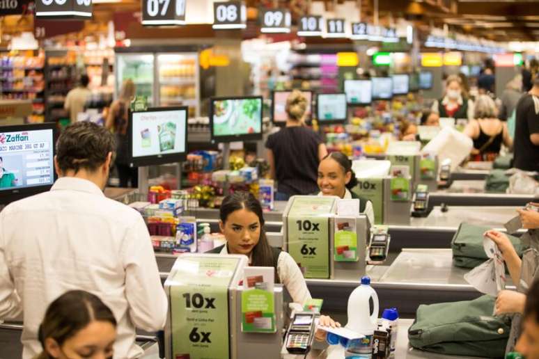 Supermercados também apostam na diversificação do perfil de trabalhadores para preencher vagas
