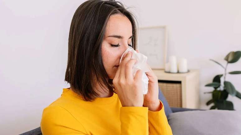 Saiba como diferenciar gripe aviária, influenza ou Covid