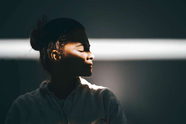 O nascimento de um filho pode, para muitas mulheres, representar o in&iacute;cio de um per&iacute;odo de sofrimento ps&iacute;quico profundo, frequentemente vivido em sil&ecirc;ncio e interpretado como falha pessoal, apontam especialistas