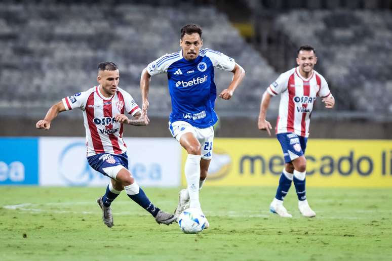 Cruzeiro teve atua&ccedil;&atilde;o com pouca inspira&ccedil;&atilde;o e empatou sem gols com o Uni&oacute;n Santa F&eacute; &ndash;