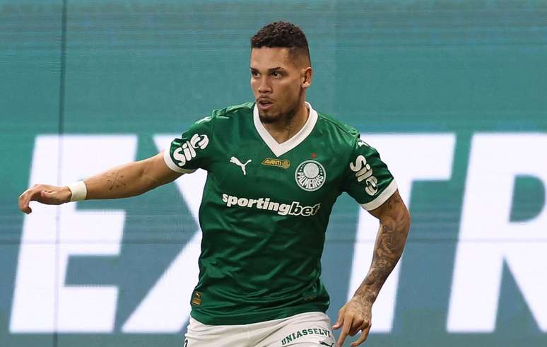 GRANDE MARCA: Paulinho supera Pelé e Zico ao marcar gol pelo Palmeiras na Libertadores