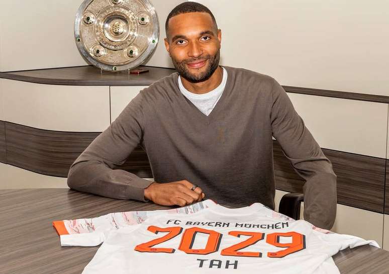 Jonathan Tah era disputado por Barcelona e Real Madrid &ndash; FC Bayern sign Jonathan Tah