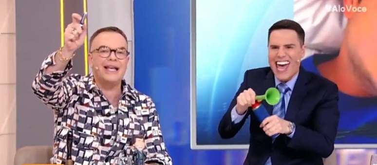 Felipeh Campos e Luiz Bacci em momento de descontra&ccedil;&atilde;o no 'Al&ocirc; Voc&ecirc;'