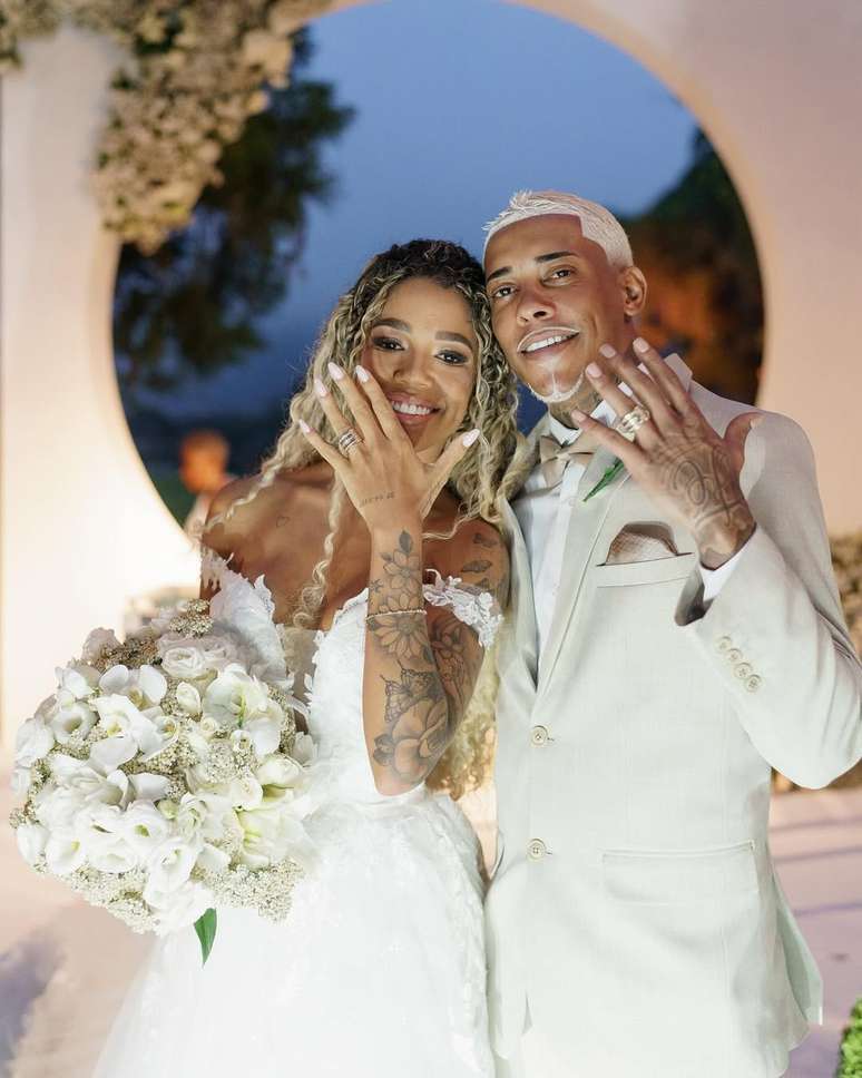 MC Poze do Rodo em seu casamento como Vivianne