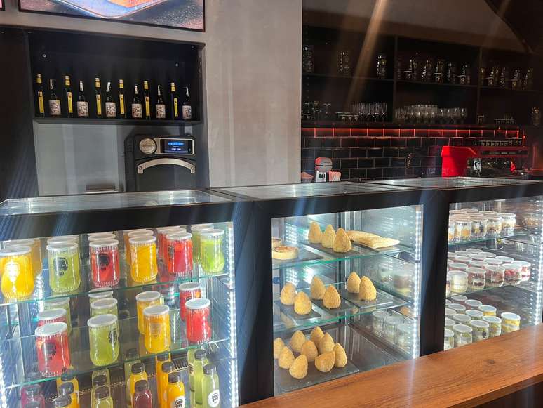 Veja detalhes da Stoke-Ed, nova cafeteria do surfista Italo Ferreira em SP