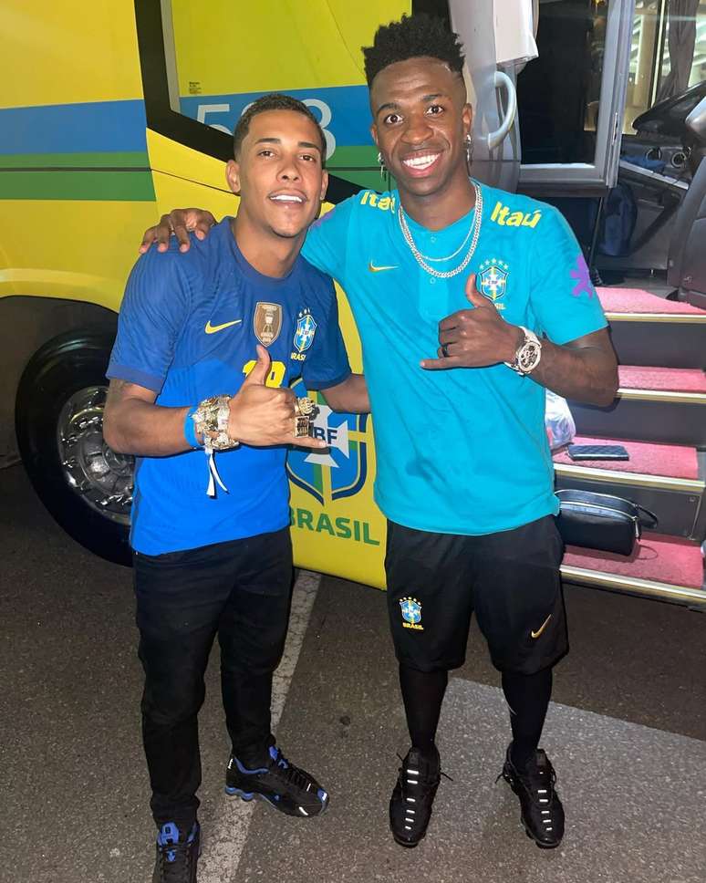 MC Poze do Rodo e Vini Jr MC Poze do Rodo e Vini Jr