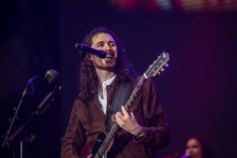Hozier se apresenta no Espaço Unimed nesta sexta, 30.