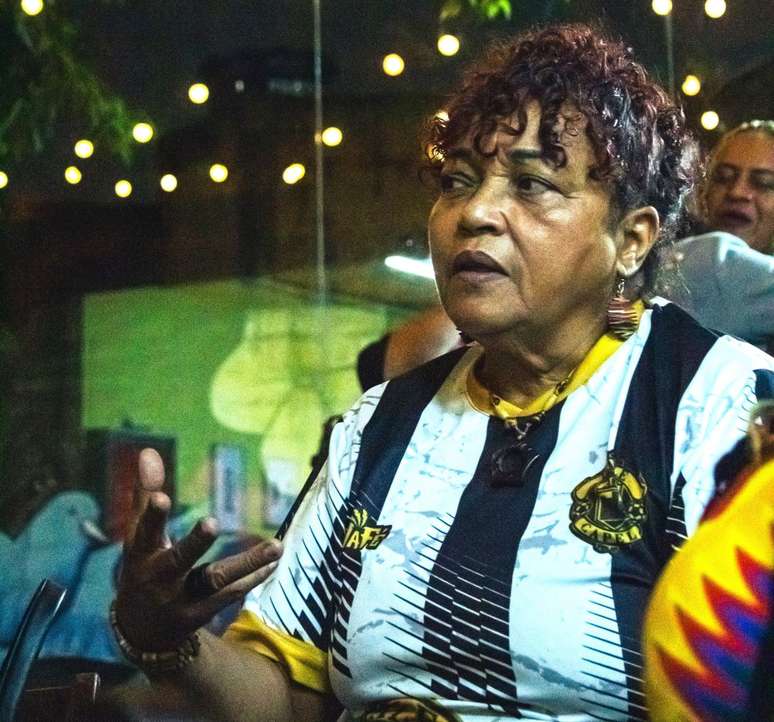 Esta imagem resume bem como se forja uma líder como Débora Silva: é muito corre, muito chão percorrido.