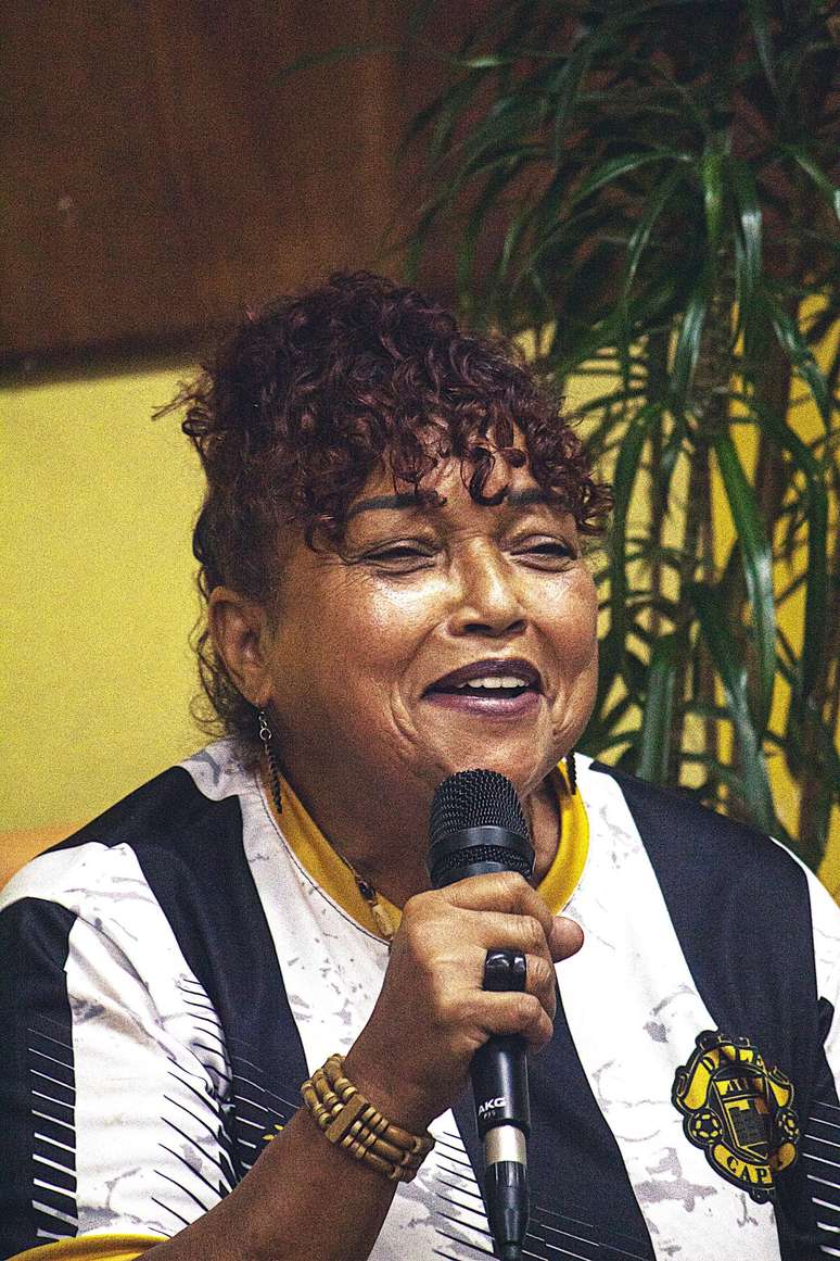 Pode ter sido a primeira impressão, mas o sorriso de Débora é tão pleno que jamais imaginaríamos o que ela sofreu.