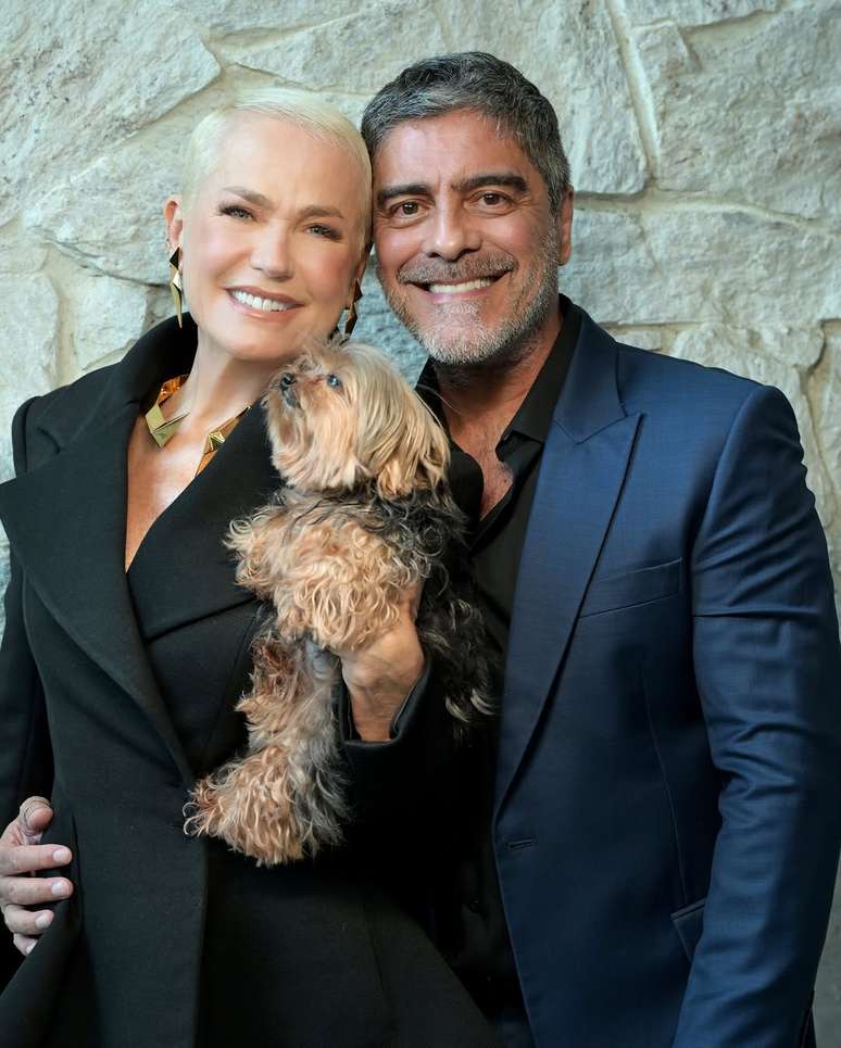 Xuxa Meneghel posa para ensaio fotográfico