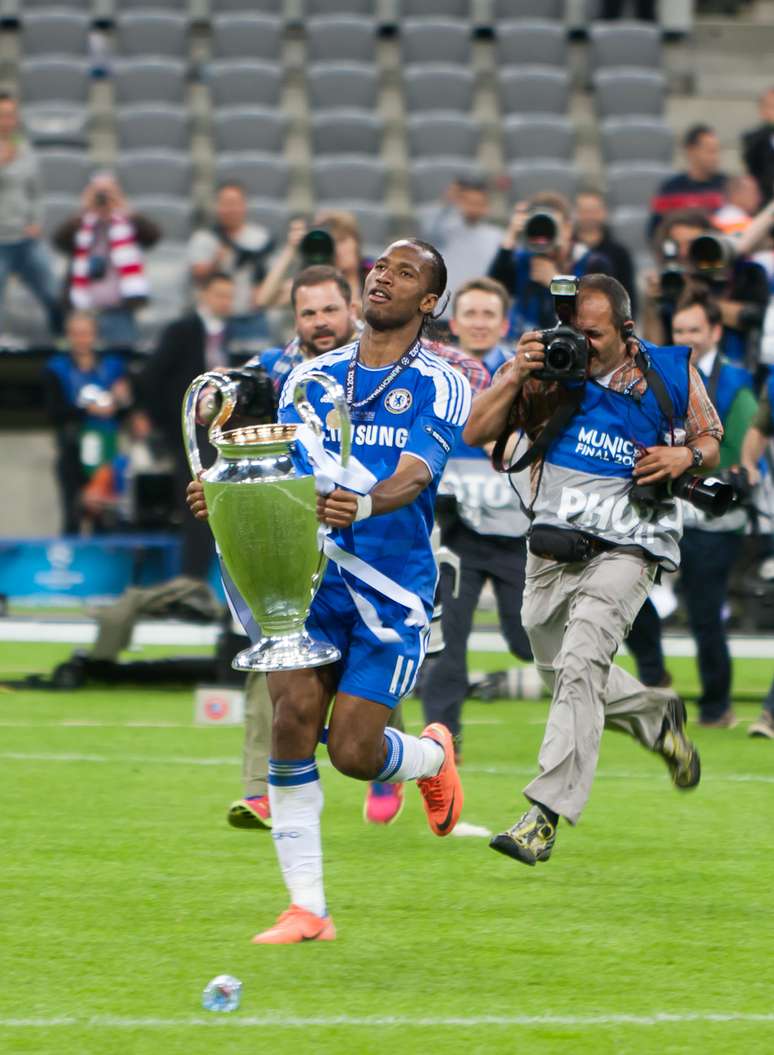 Drogba na conquista in&eacute;dita do Chelsea, na final da Champions League em 2012