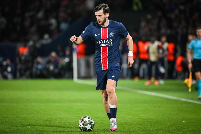 Khvicha Kvaratskhelia (PSG) durante jogo contra o Arsenal, no dia 07.05.2025 