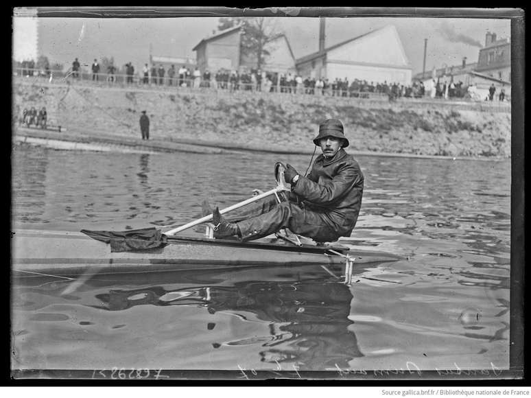 Santos Dumont num hidroplano: brasileiro sempre foi fascinado por voar
