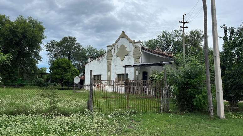 Algumas casas em Puerto Casado conservam as fachadas da &eacute;poca dos curtumes