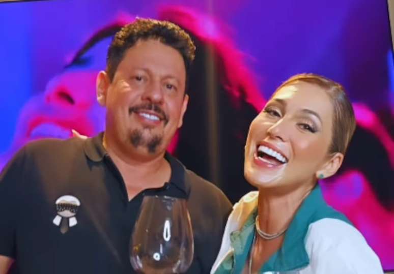 Marcos Araújo, marido de Lívia Andrade, ao lado da apresentadora