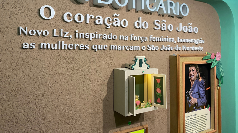 No “O coração do São João”, nos é apresentado o novo perfume “Liz”. A fragrância, segundo o Boticário, é uma homenagem às mulheres nordestinas e tem toque amadeirado com notas de baunilha e Íris Nobre. 