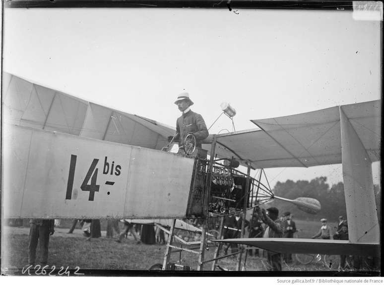 Santos Dumont no 14-bis: estreia aconteceu em Paris