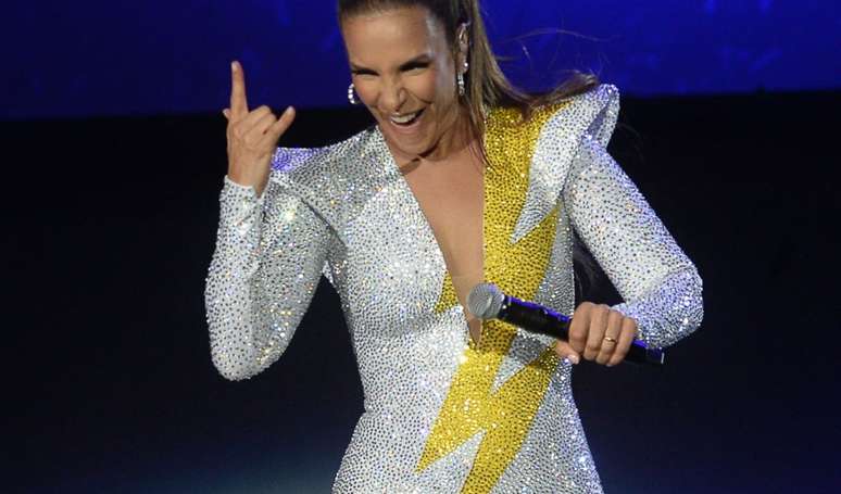 São João de Caruaru 2025: Ivete Sangalo surpreende com 'figurino especial' em 'invasão' ao show de Solange Almeida.