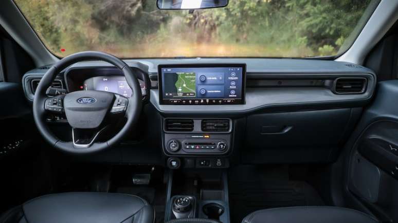 Painel digital tem oito polegadas e a central multim&iacute;dia chega a 13,2"