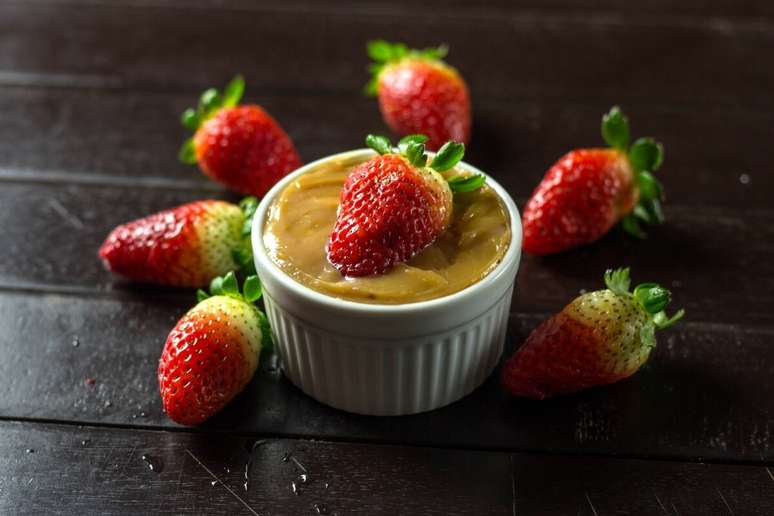 Escondidinho de doce de leite com morango 