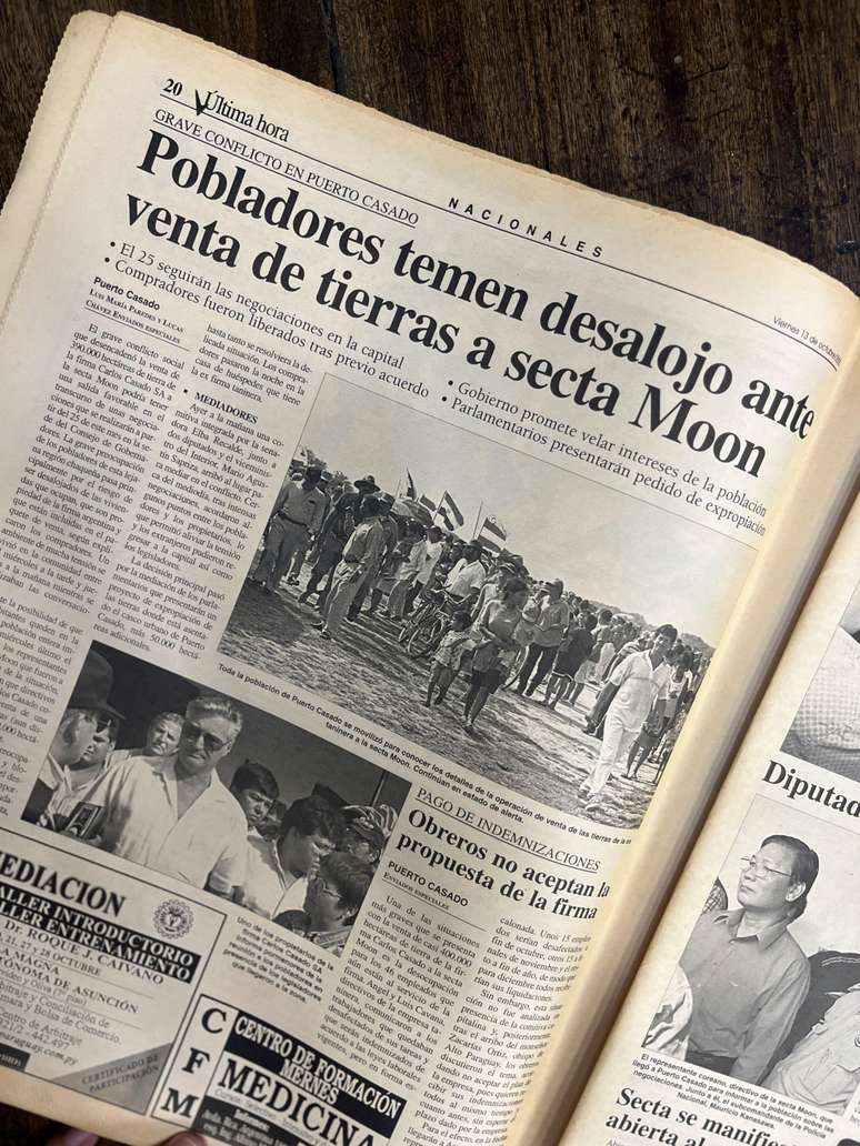 Recorte de jornal mostra not&iacute;cia sobre o medo de despejo dos moradores de Puerto Casado