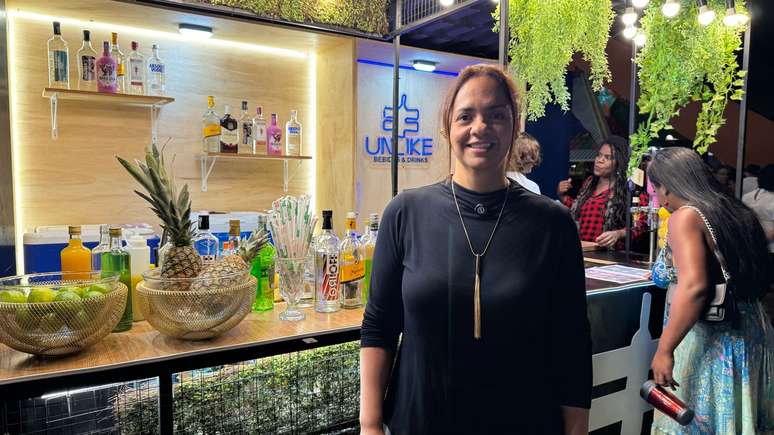 Vânia vende drinks em Campina Grande 