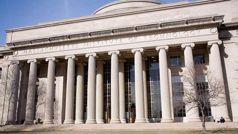 Devido &agrave; sua intelig&ecirc;ncia evidente, Qian ganhou uma bolsa para estudar no MIT