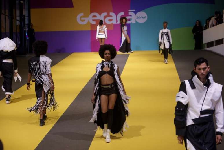 Desfile Geração Senac: 30 anos de SPFW reuniu mais de 250 alunos de moda para a criação e execução das peças