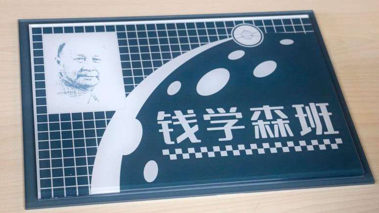 Qian Xuesen &eacute; considerado o pai dos programas espaciais e de m&iacute;sseis nucleares da China