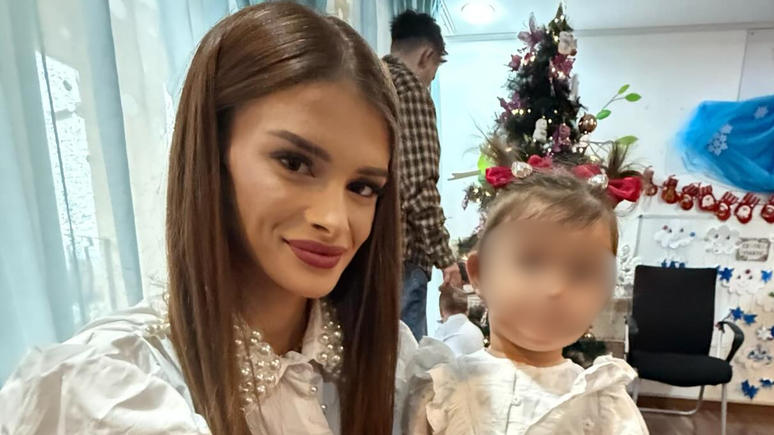 Teodora Marcu e a filha de 3 anos