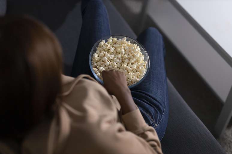 Pipoca faz bem para a saúde? Nutricionista responde