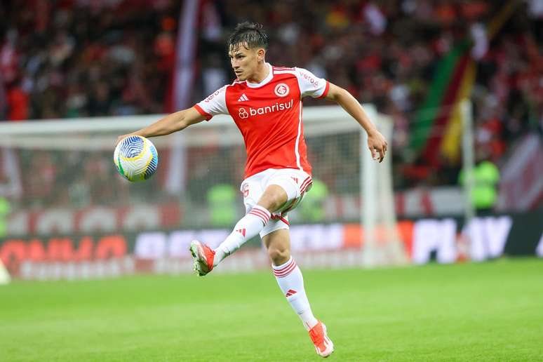 Bernabei em ação pelo Inter. 