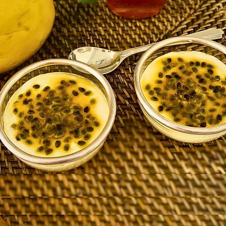 MOUSSE DE MARACUJÁ COM MEL