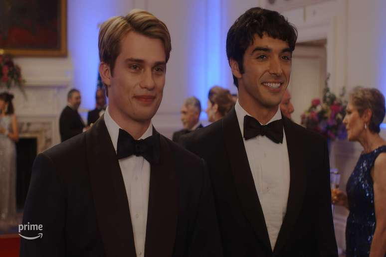 &ldquo;Vermelho, branco e sangue azul&rdquo; conta a hist&oacute;ria de amor entre o filho da primeira mulher presidente dos Estados Unidos e um pr&iacute;ncipe da fam&iacute;lia real brit&acirc;nica 