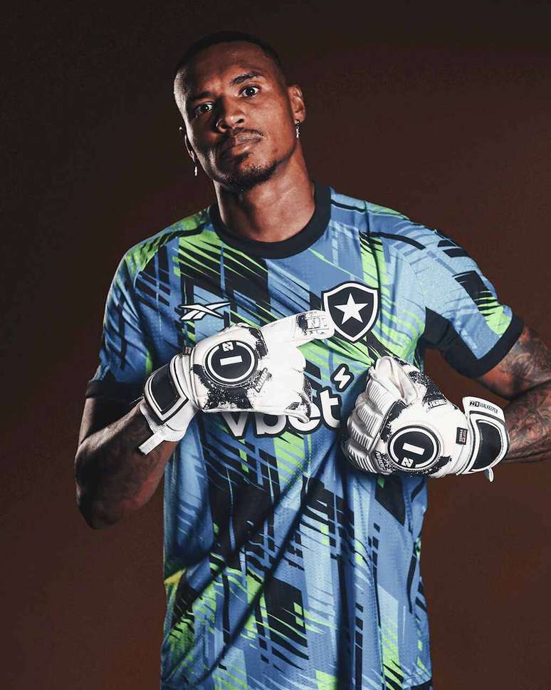 Novo uniforme de goleiros do Botafogo para a sequ&ecirc;ncia da temporada &ndash;