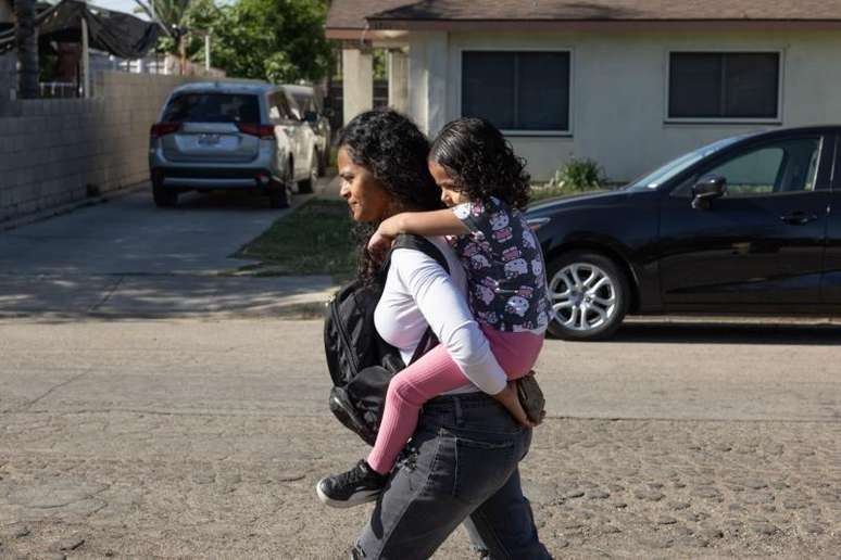 O governo Donald Trump j&aacute; notificou a milhares de imigrantes, como a fam&iacute;lia Vargas, que seu visto humanit&aacute;rio foi revogado